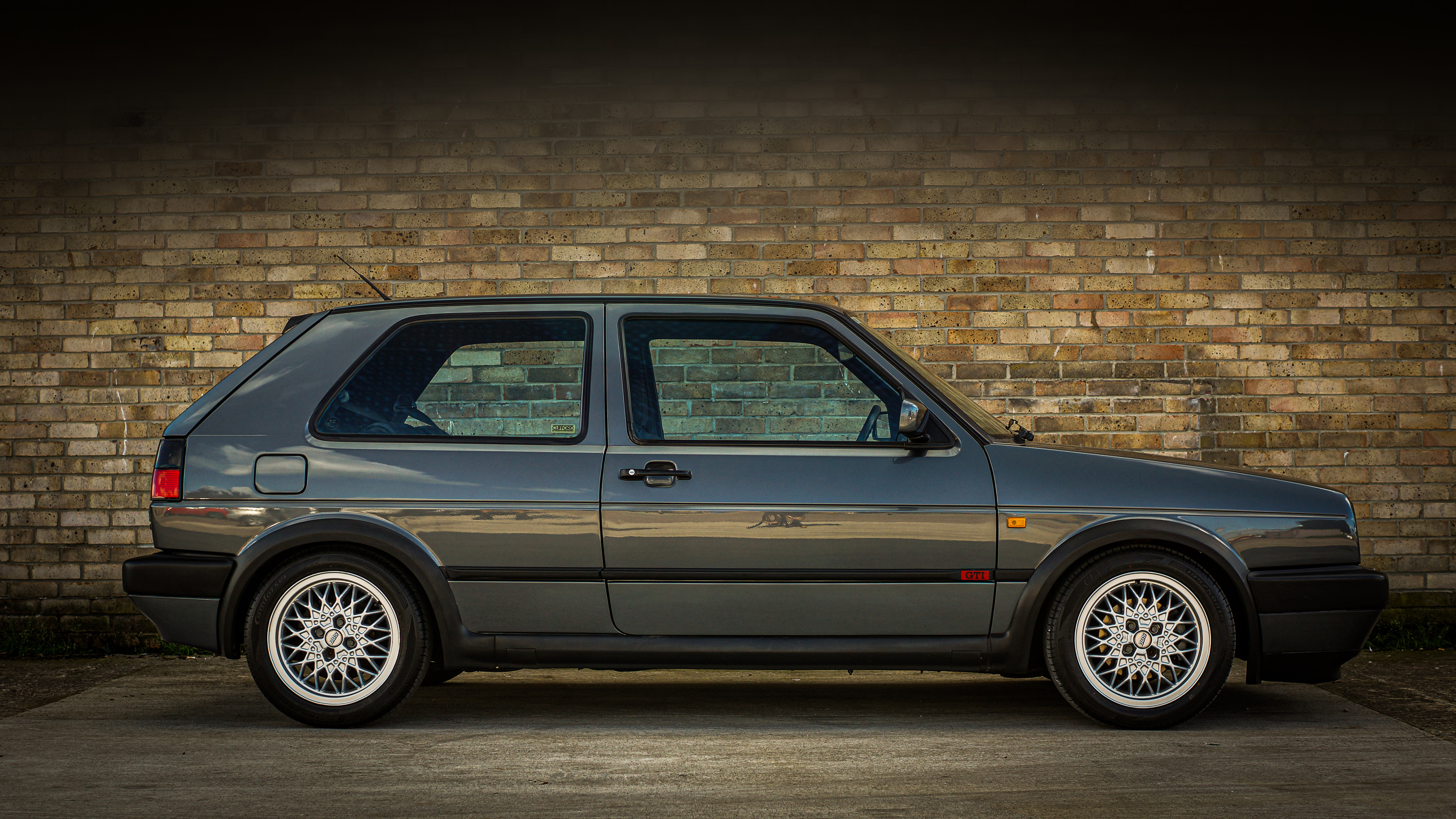 Here are some pictures of a perfect VW Golf GTI Mk II