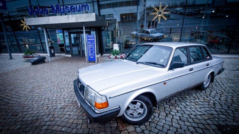 Volvo, Volvo 240, 240, classic Volvo, retro Volvo, motoring, automotive, classic car, retro car, Volvo 240 buying guide, car and classic, carandclassic.co.uk