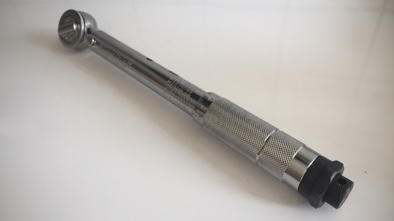 Torque wrench, Clarke, Clarke Tools, garage, tools, car and classic, carandclassic.co.uk, retro car, car mechanic, car restoration, motoring, automotive, tools, 3/8" drive reversible wrench