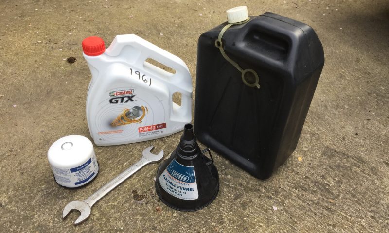 automotive, car repair, carandclassic, carandclassic.co.uk, classic car, DIY, home car repair, home service, motoring, retro car, service, servicing, vehicle maintenance, oil change, oil filter