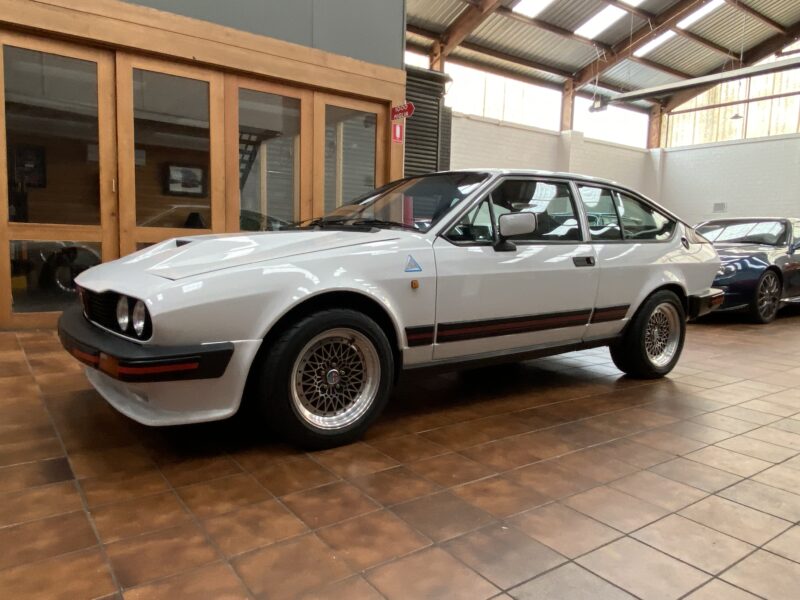 classic car, motoring, automotive, car and classic, carandclassic.co.uk, Alfa Romeo, Alfetta, GTV6, Alfa Romeo GTV6, South Africa, homologation, retro, Italian car, V6, Busso, '80s car