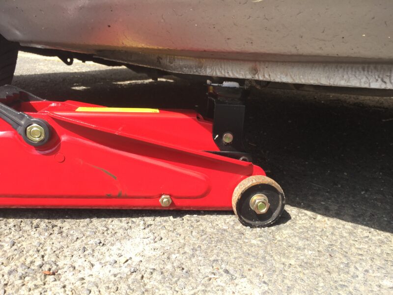 jack, trolley jack, Carpoint, Carpoint two tonne trolley jack, two tonne, garage, tools, car and classic, carandclassic.co.uk, retro car, car mechanic, car restoration, motoring, automotive, tools