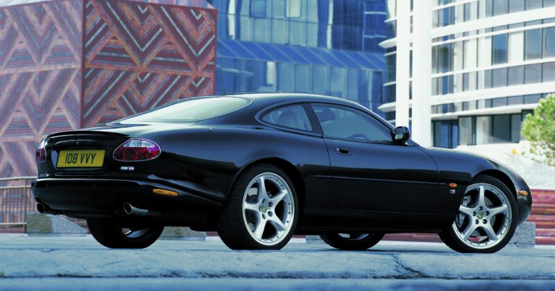 XK8, Jaguar, Jaguar XK8, Jaguar Coupe, Jaguar XK, V8, motoring, automotive, car and classic, carandclassic.co.uk, jaguar xk8 buying guide, classic car, retro car, modern classic