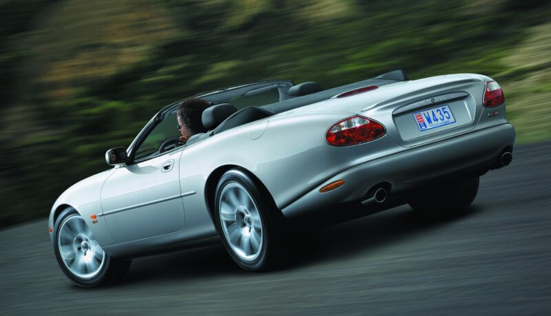 XK8, Jaguar, Jaguar XK8, Jaguar Coupe, Jaguar XK, V8, motoring, automotive, car and classic, carandclassic.co.uk, jaguar xk8 buying guide, classic car, retro car, modern classic