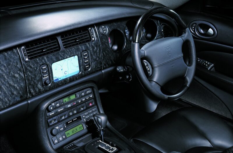 XK8, Jaguar, Jaguar XK8, Jaguar Coupe, Jaguar XK, V8, motoring, automotive, car and classic, carandclassic.co.uk, jaguar xk8 buying guide, classic car, retro car, modern classic
