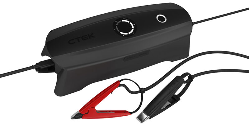 Battery charger, battery maintainer, trickle charger, CTEK, CS Free, CTEK CS Free, garage, tools, car and classic, carandclassic.co.uk, retro car, car mechanic, car restoration, motoring, automotive