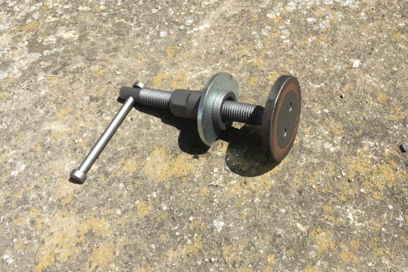 brakes, caliper rewind tool, caliper wind back tool, brake caliper, brake pads, Dasbet, Dasbet brake caliper wind back tool, garage, tools, car and classic, carandclassic.co.uk, retro car, car mechanic, car restoration, motoring, automotive, tools, car maintenance