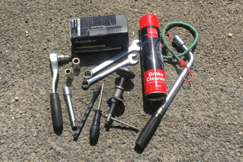 automotive, car repair, carandclassic, carandclassic.co.uk, classic car, DIY, home car repair, home service, motoring, retro car, service, servicing, vehicle maintenance, brakes, brake pads, braking system