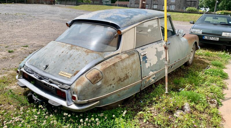 Citroën DS, DS, Citroën, French classic, project car, project Citroën DS, barn find, restoration project, classic car, retro car, rolling restoration, car and classic, carandclassic.co.uk