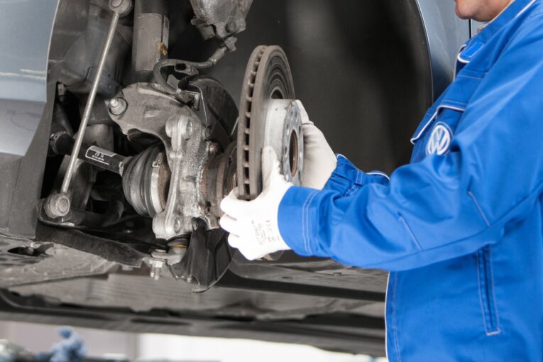 automotive, car repair, carandclassic, carandclassic.co.uk, classic car, DIY, home car repair, home service, motoring, retro car, service, servicing, vehicle maintenance, brakes, brake discs, braking system