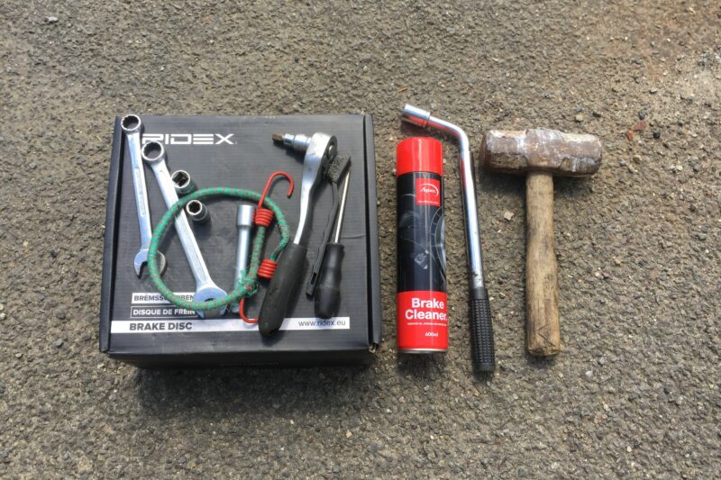 automotive, car repair, carandclassic, carandclassic.co.uk, classic car, DIY, home car repair, home service, motoring, retro car, service, servicing, vehicle maintenance, brakes, brake discs, braking system