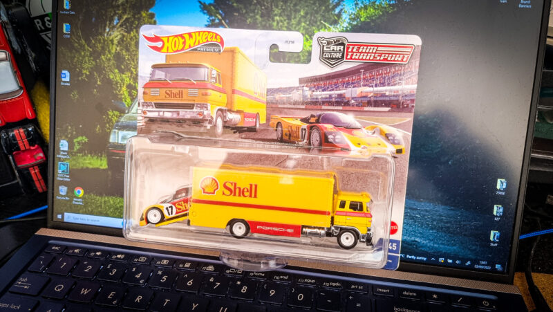 Hot Wheels Team Transport, Hot Wheels, Hot Wheels Porsche, Team Transport, scale model, toy car, die cast car, model collector, motoring, automotive, Porsche 962, le mans, shell fuels, car and classic, carandclassic.com