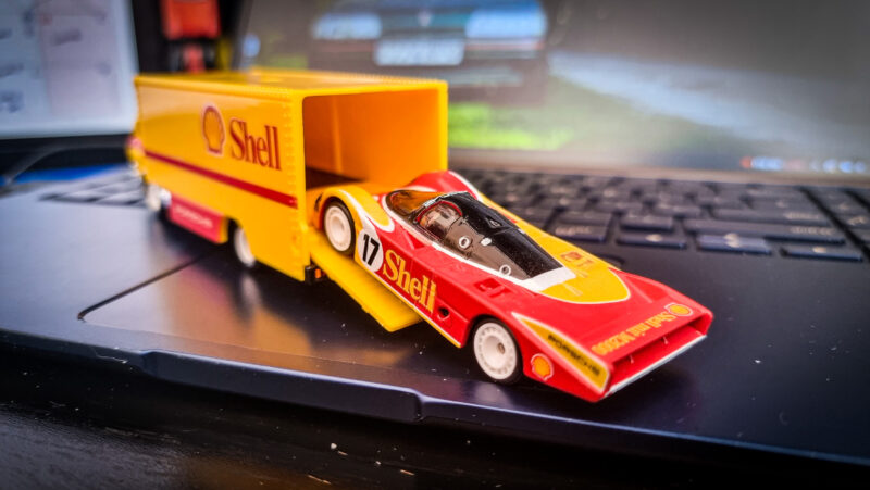 Hot Wheels Team Transport, Hot Wheels, Hot Wheels Porsche, Team Transport, scale model, toy car, die cast car, model collector, motoring, automotive, Porsche 962, le mans, shell fuels, car and classic, carandclassic.com