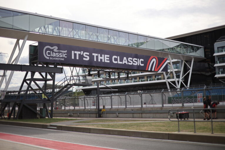 Silverstone Classic, Silverstone, Classic, motoring, automotive, car and classic, carandclassic.com, classic motorsport, austin, mini, austin healey, healey, jaguar, mercedes, cooper, bmw, ford, rs turbo, diana rs turbo, ferrari, porsche, classic motorsport event, silverstone classic 2022, classic, retro, high performance,
