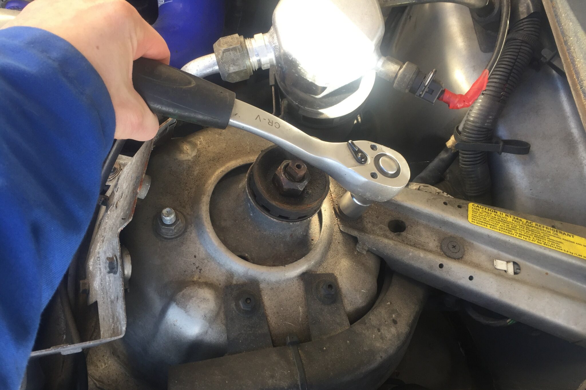 How To – Change Your Front Coil Springs | Car & Classic Magazine