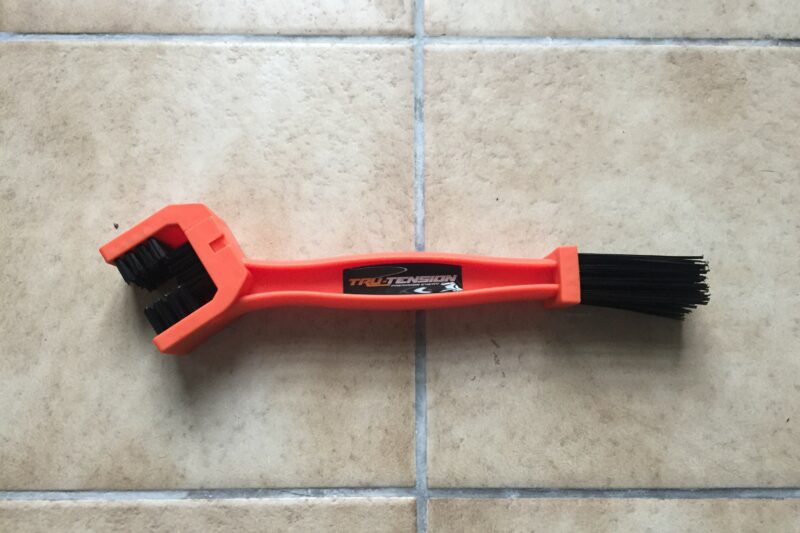 brush, tool kit, Tru-Tension Chain Brush, Muck Monkey, chain brush, garage, tools, car and classic, carandclassic.co.uk, retro bike, bike mechanic, motorcycle restoration, motoring, automotive, toolkit, bike maintenance, bike chain, motorcycle chain cleaner, bike detailing, motorbike cleaning