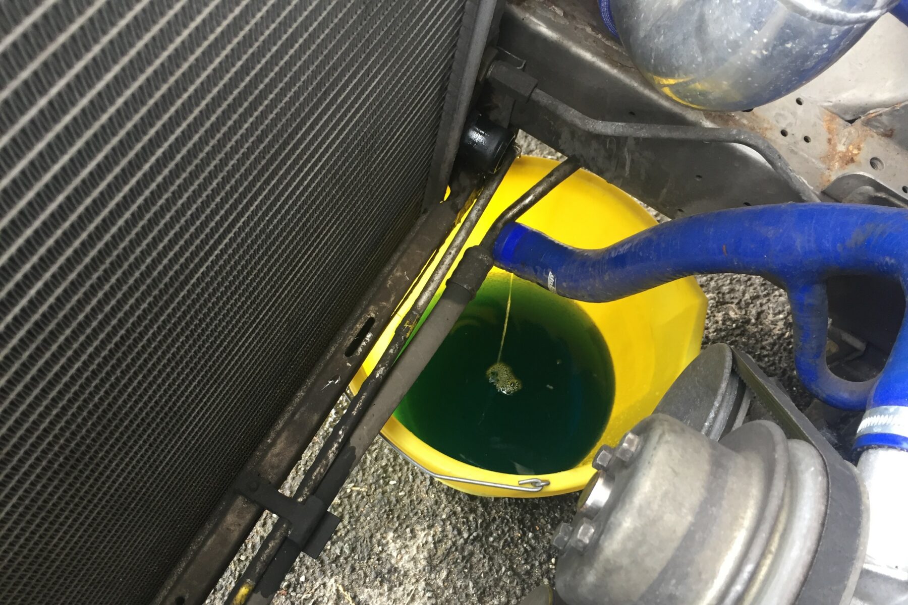 Retainer As Radiator How To – Replace Your Radiator | Car & Classic Magazine