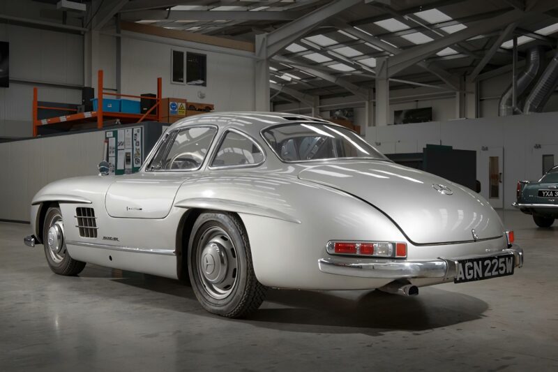 300 SL, 300SL, Mercedes-Benz 300SL, 300SL gullwing, gullwing doors, classic mercedes, mercedes-benz, benz, le mans, mercedes motorsport, vintage mercedes, car and classic, carandclassic.com, motoring, automotive, retro, classic