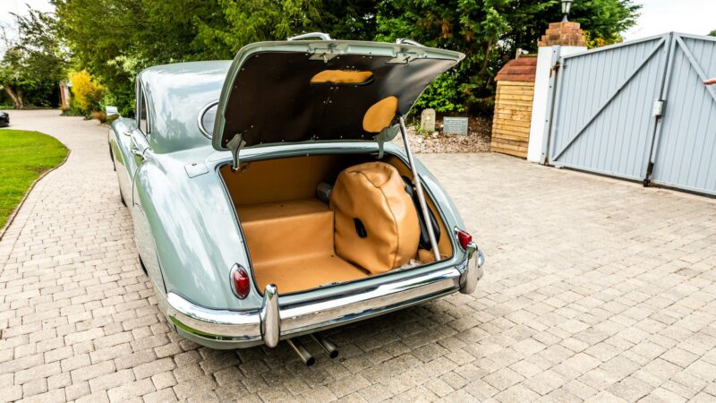 Jaguar Mk IX, Jaguar, Car and Classic, farm find, william lyons, classic jaguar, retro jaguar, biritsh classic, Mk ix jaguar for sale, car and classic auctions, carandclassic.com, motoring, automotive, auction car