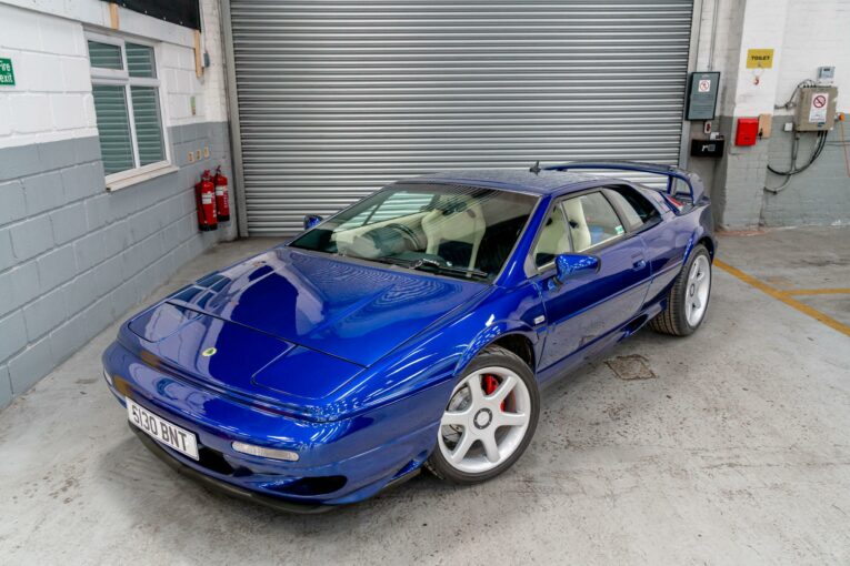 Lotus, Esprit, Lotus Esprit, Lotus Esprit V8 GT, V8, British car, sports car, car and classic, car and classic auctions, carandclassic.co.uk, motoring, automotive, '90s car, auction, motoring, automotive, classic, retro, Giorgetto Giugiaro, Series 4