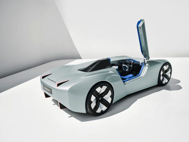 TR25, Triumph, classic triumph, tr2, triumph tr2, makkina, tr25 by makkina, MVC575, Jabbeke, land speed triumph, concept car, motoring, automotive, classic, retro, car and classic, carandclassic.com,