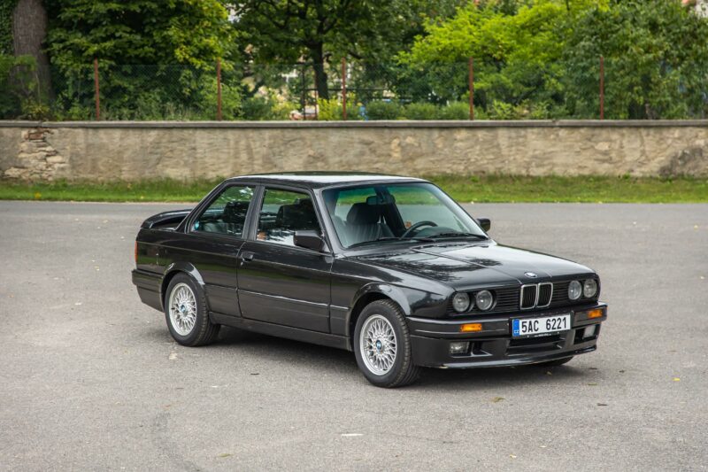 BMW, E30, BMW E30, E30 three series, E30 3 Series, 3 Series, BMW 3 Series, classic BMW, retro BMW, motoring, automotive, classic car, retro car, BMW E30 for sale, car and classic, carandclassic.com, youngtimer,