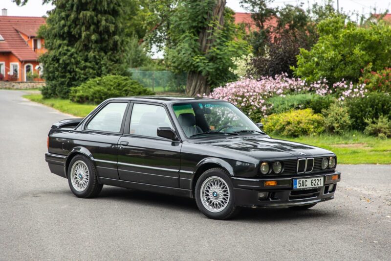 Black BMW 3 Series