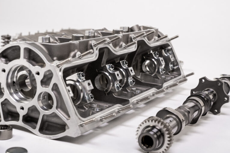 classic car, motoring, automotive, car and classic, carandclassic.co.uk, Porsche, 993, 964. Porsche 993, Porsche 964, Porsche upgrade, cylinder head, 24-valve, air-cooled, '90s car, retro, Swindon Powertrain