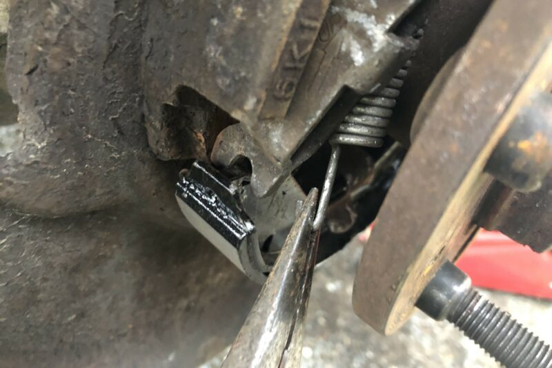 automotive, car repair, carandclassic, carandclassic.co.uk, carandclassic.com, classic car, DIY, home car repair, home service, motoring, retro car, service, servicing, vehicle maintenance, brakes, brake discs, braking system, brake shoes, drum brakes