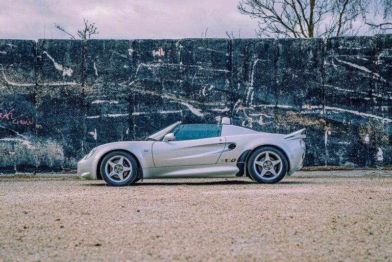 Lotus, Elise, Series 1 Elise, 111S, car and classic, car and classic auctions, carandclassic.co.uk, carandclassic.com, motoring, automotive, British car, 90s car, auction, motoring, automotive, classic, retro, buyer's guide, modern classic, performance car, classic Lotus for sale, Lotus Elise for sale, sports car, Lotus Elise buyer's guide, Lotus Elise S1, roadster, convertible