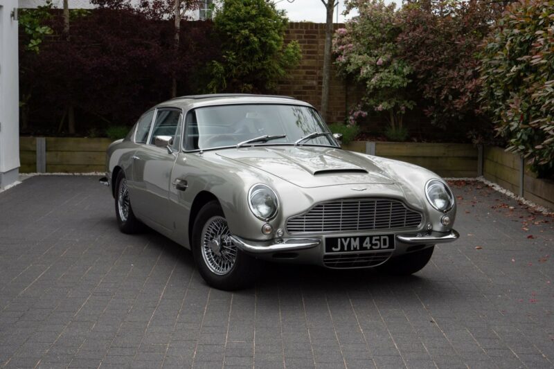 Aston Martin, DB6, DB2/4, Aston Martin DB6, Aston Martin DB2/4, head to head, British car, grand tourer, motoring, automotive, sports car, classic car, car and classic, carandclassic.co.uk, carandclassic.com, retro, classic Aston Martin for sale, DB6 for sale, DB2/4 for sale