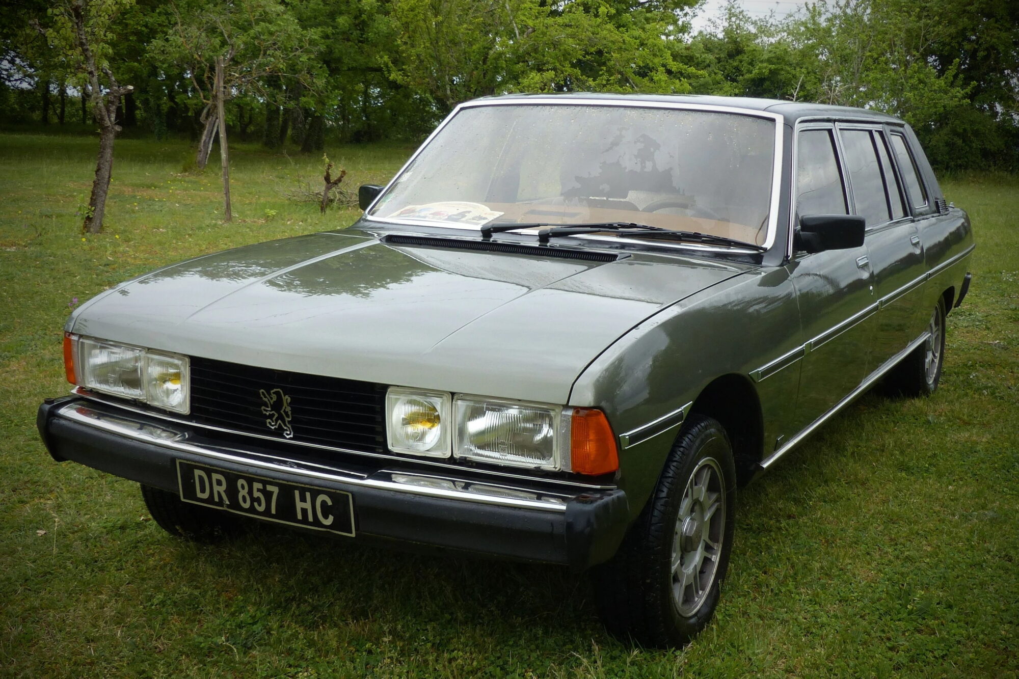Matrix 1:43 Peugeot 604 Heuliez sedán año de construcción 1980 verde
