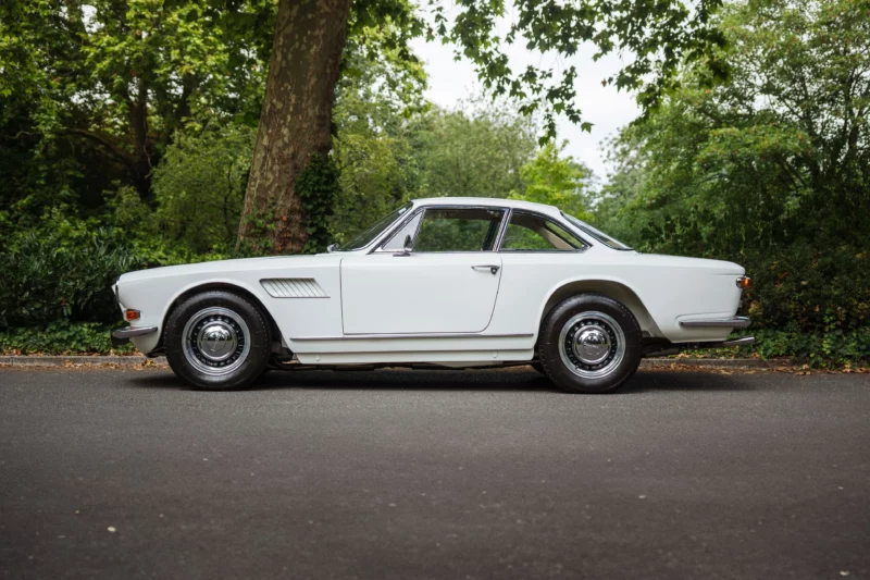 Maserati, Sebring, Maserati Sebring Series II, Jaguar, E-Type,Jaguar E-Type Series 2, head to head, British car, Italian car, sports car, grand tourer, motoring, automotive, classic car, car and classic, carandclassic.co.uk, carandclassic.com, retro, classic Maserati for sale, classic Jaguar for sale, Jaguar E-Type for sale, Maserati Sebring for sale' 60s car