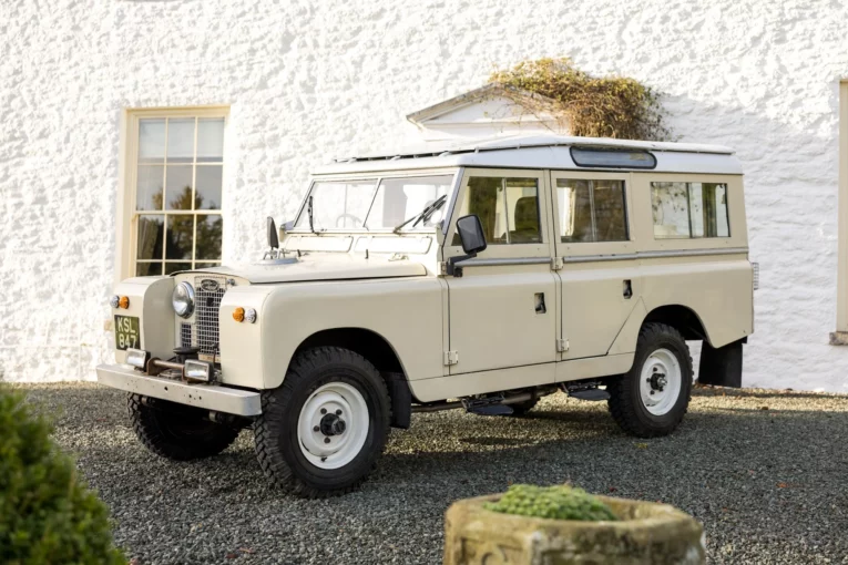 Land Rover, Series II, 109”, station wagon, Heritage Edition, 4x4, off-roader, car and classic, car and classic auctions, carandclassic.co.uk, carandclassic.com, British car, automotive, auction, motoring, classic, retro, collectible car, classic Land Rover for sale, '50s car, rare car, Series II for sale