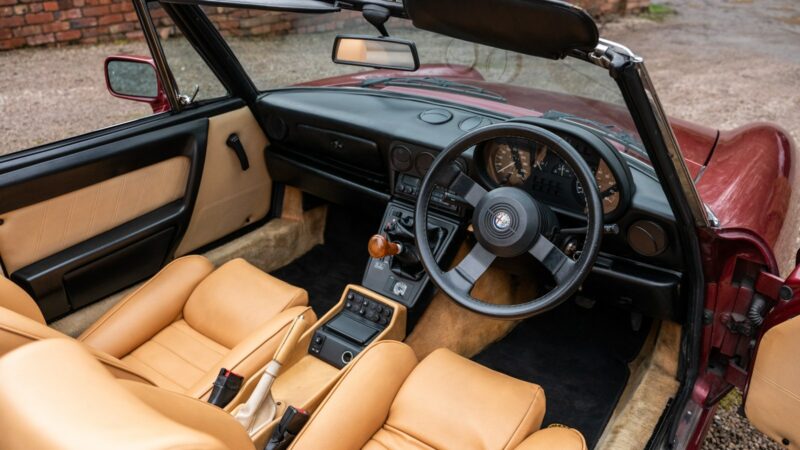 Valeted Alfa Romeo Spider Series 4 interior