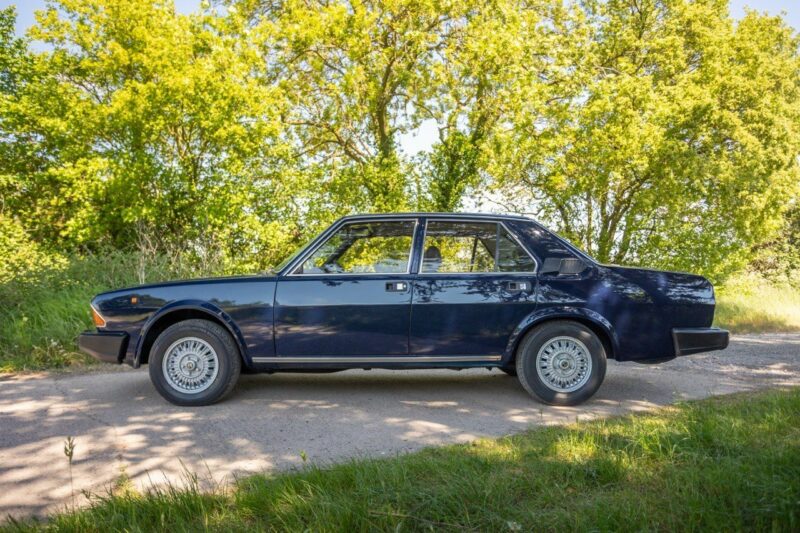 Alfa Romeo Alfa 6 side view 