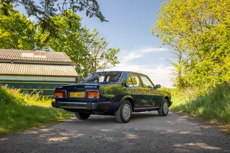 Alfa Romeo 6 rear view 