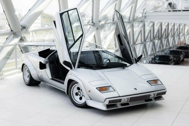Lamborghini Countach in silver