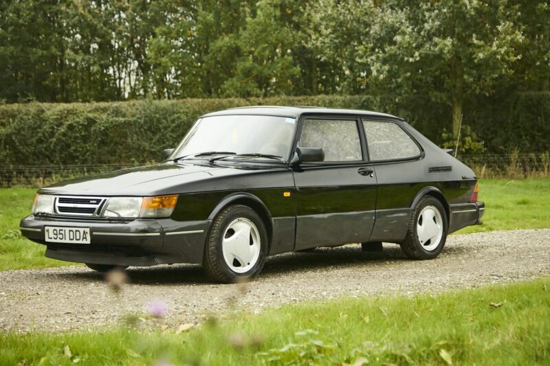 Saab 900 T16S in black