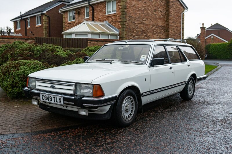 Ford Granada 2.8 Ghia X Estate in white