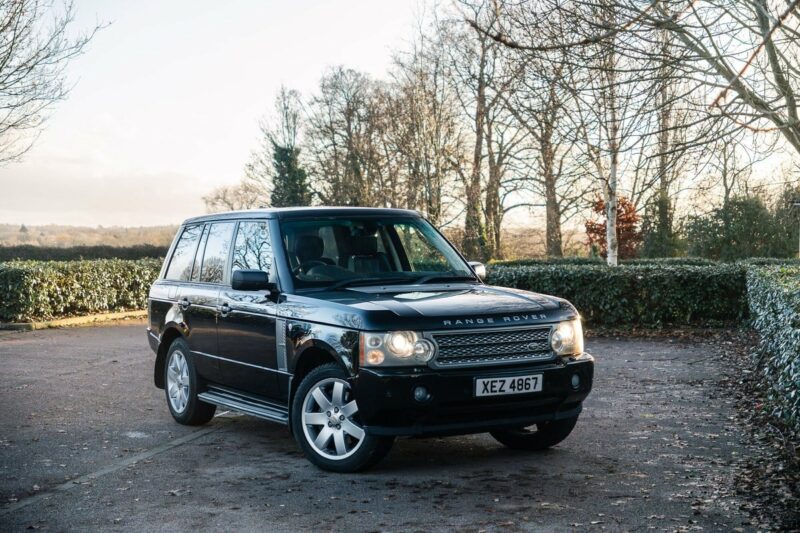 Black Land Rover Range Rover L322