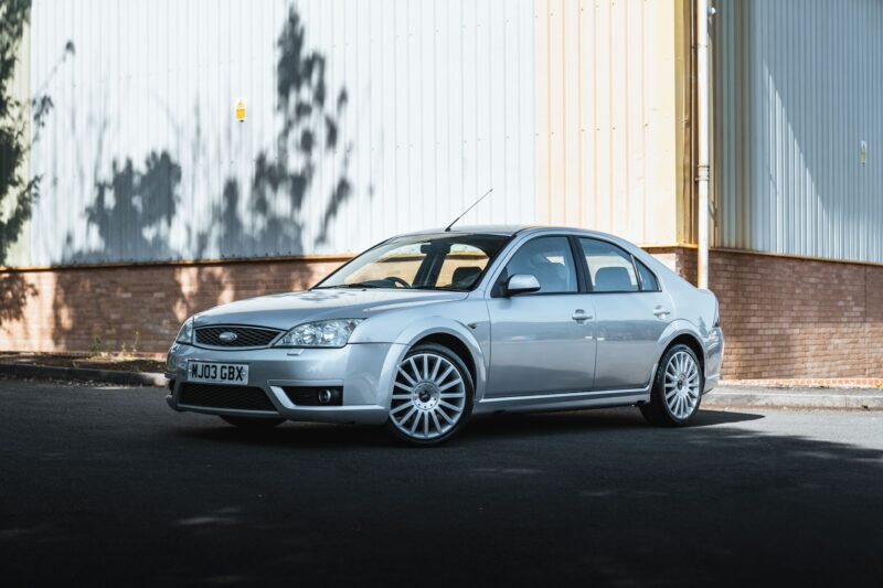 Silver Ford Mondeo Mk3 ST220