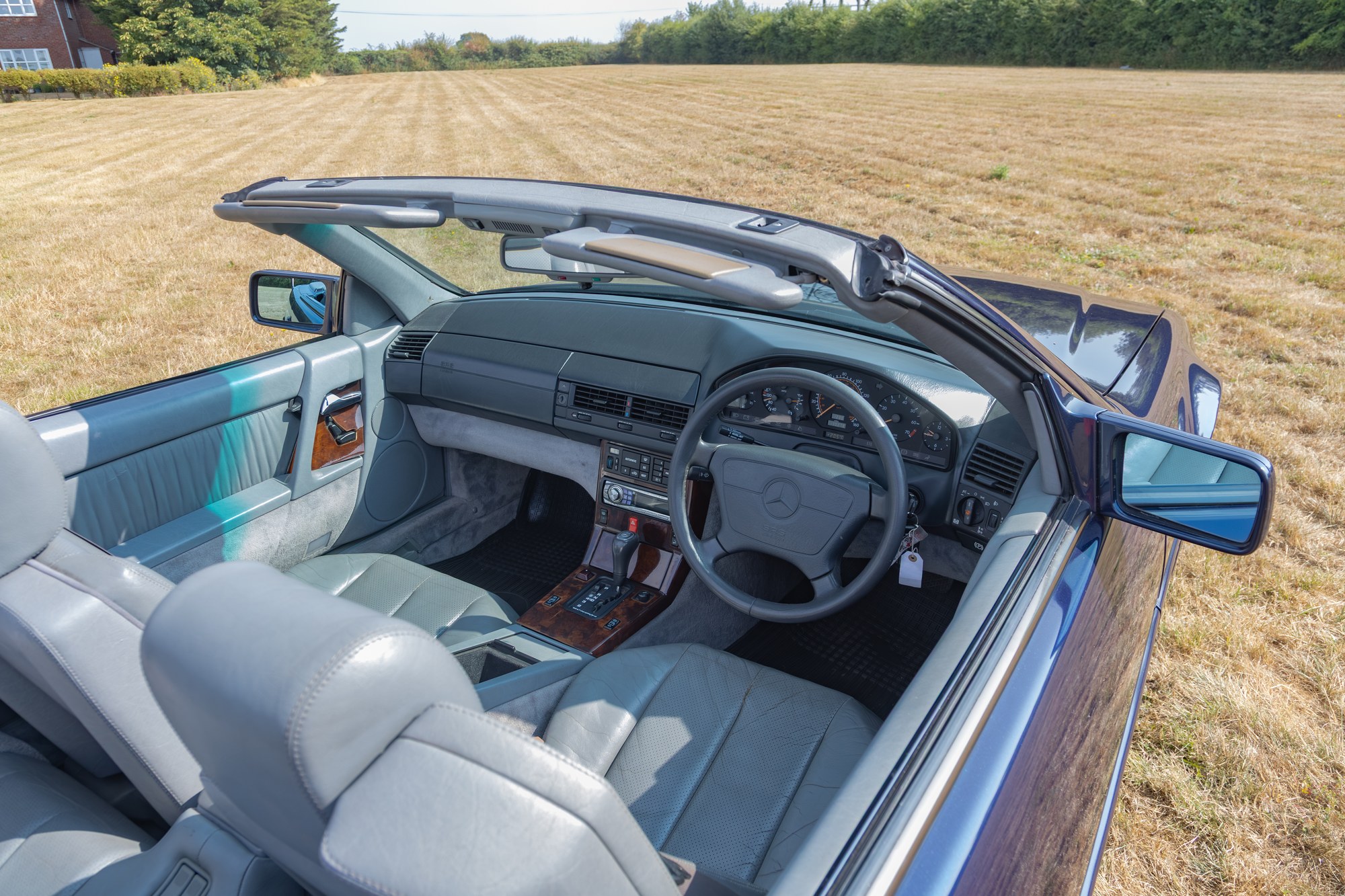 R129 SL interior